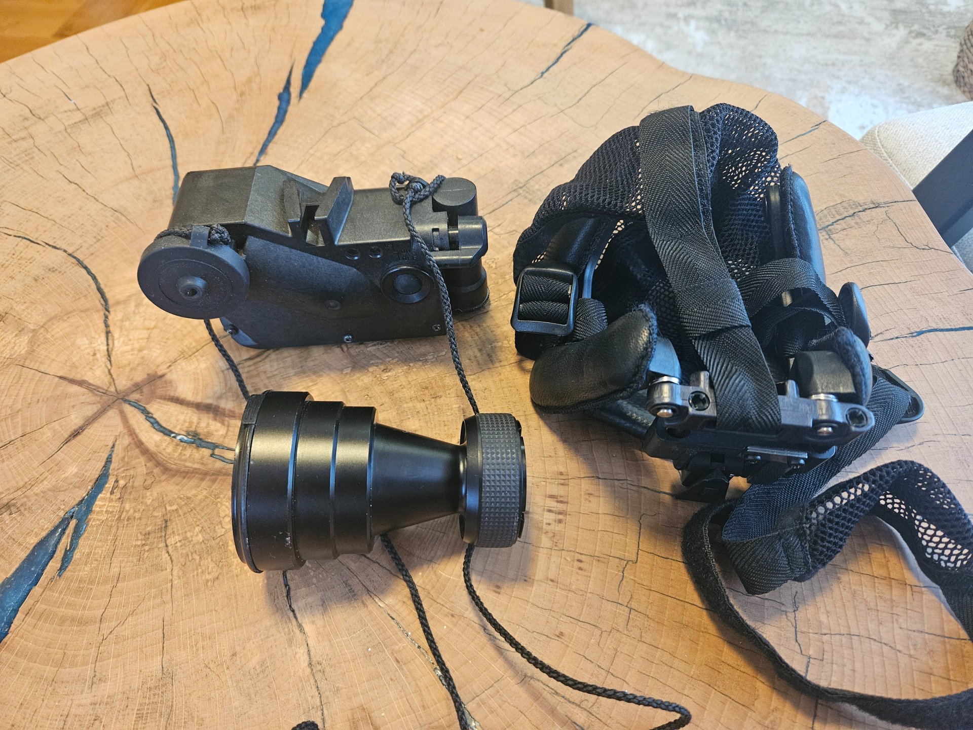 Thales Angénieux LUCIE Nachtsichtgerät – Headmount, Magnifier, Tasche & Originalhandbuch – Bild 1