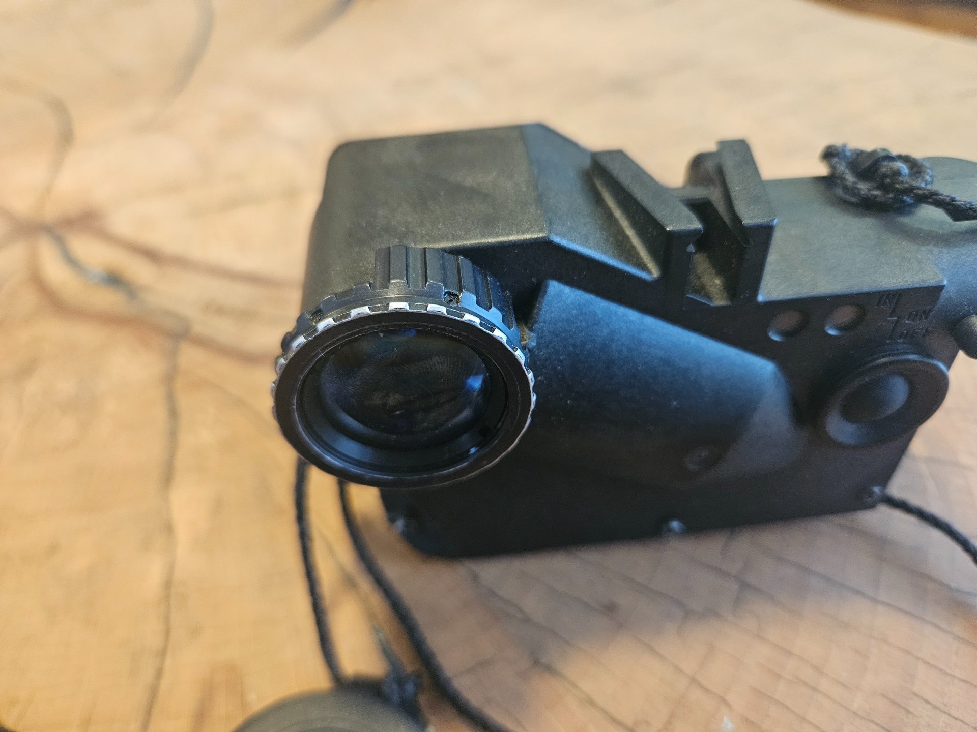 Thales Angénieux LUCIE Nachtsichtgerät – Headmount, Magnifier, Tasche & Originalhandbuch – Bild 9