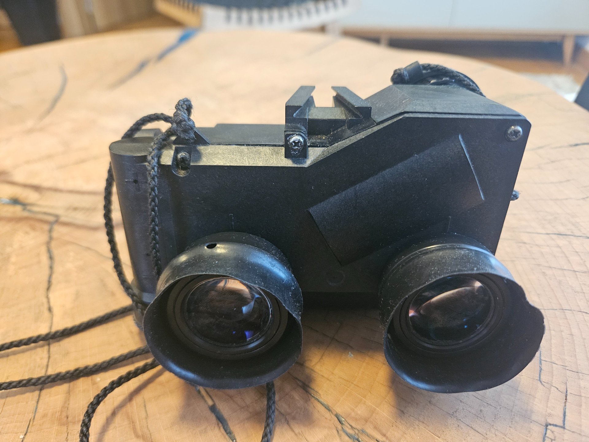 Thales Angénieux LUCIE Nachtsichtgerät – Headmount, Magnifier, Tasche & Originalhandbuch – Bild 4