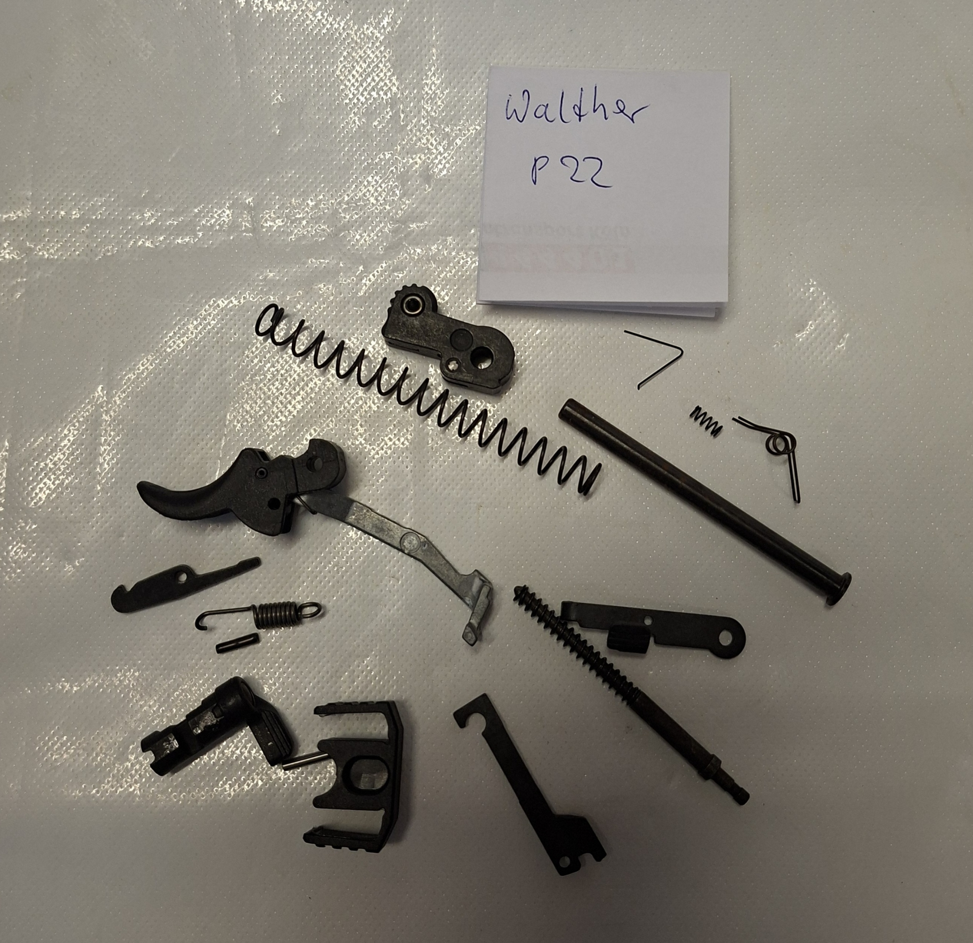 Kleinteilekonvolut PTB Waffe Walther P 22 – Bild 1