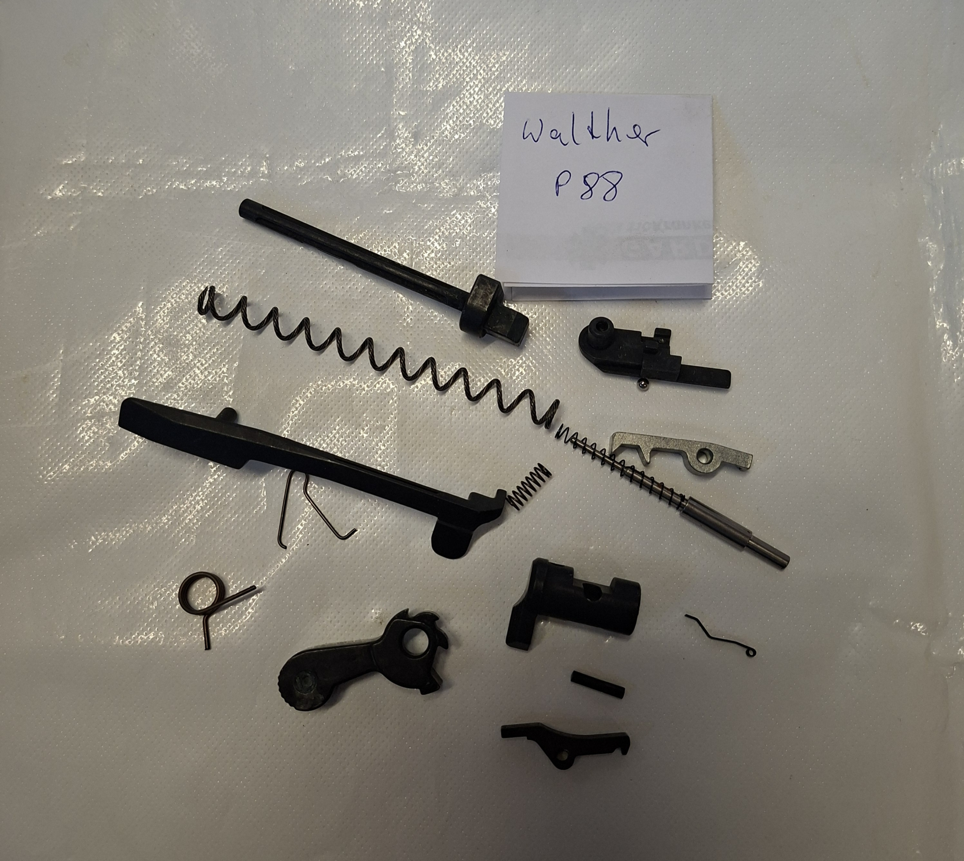 Kleinteile Konvolt PTB Walther P 88 – Bild 1
