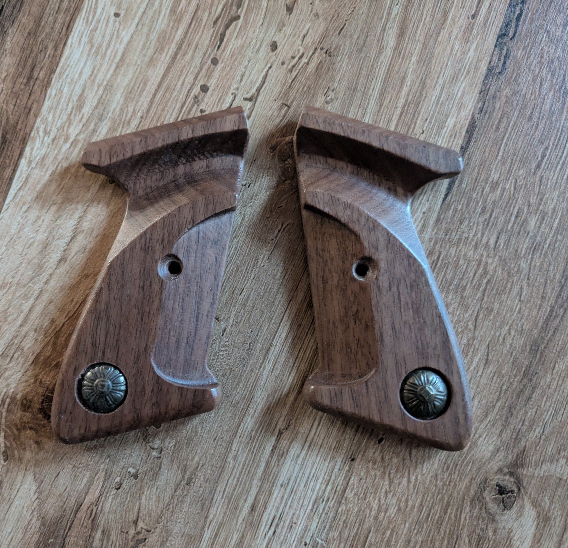 Holzgriffschalen Crosman 2240 – Bild 1
