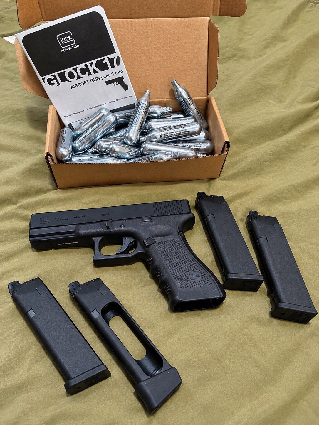 Umarex GLOCK 17 Gen. 4 CO2 Airsoft 6 mm – 4 Magazine, Zubehör & Anleitung – Bild 1