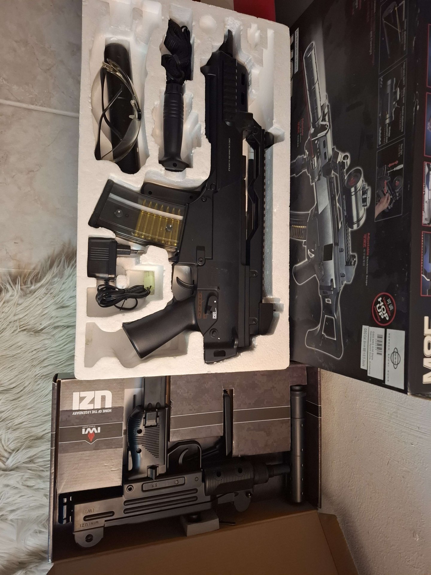 Bastler Konvolut: 4.5mm CO2 Uzi (Ungetestet) + DE M85 G36 Airsoft (Defekt/Ersatzteil) – Bild 1