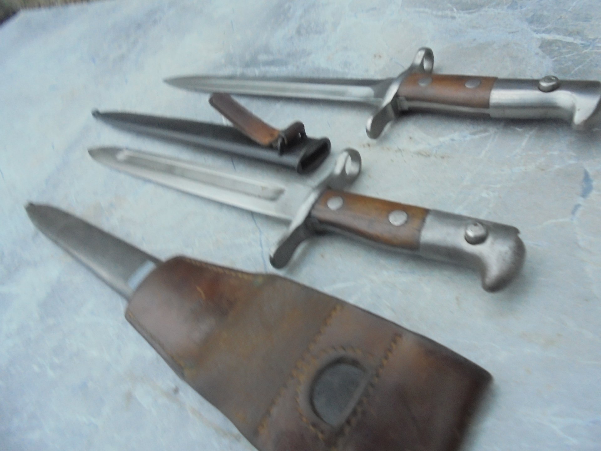 2 Schweizer Bajonette mit Scheide – Bild 3