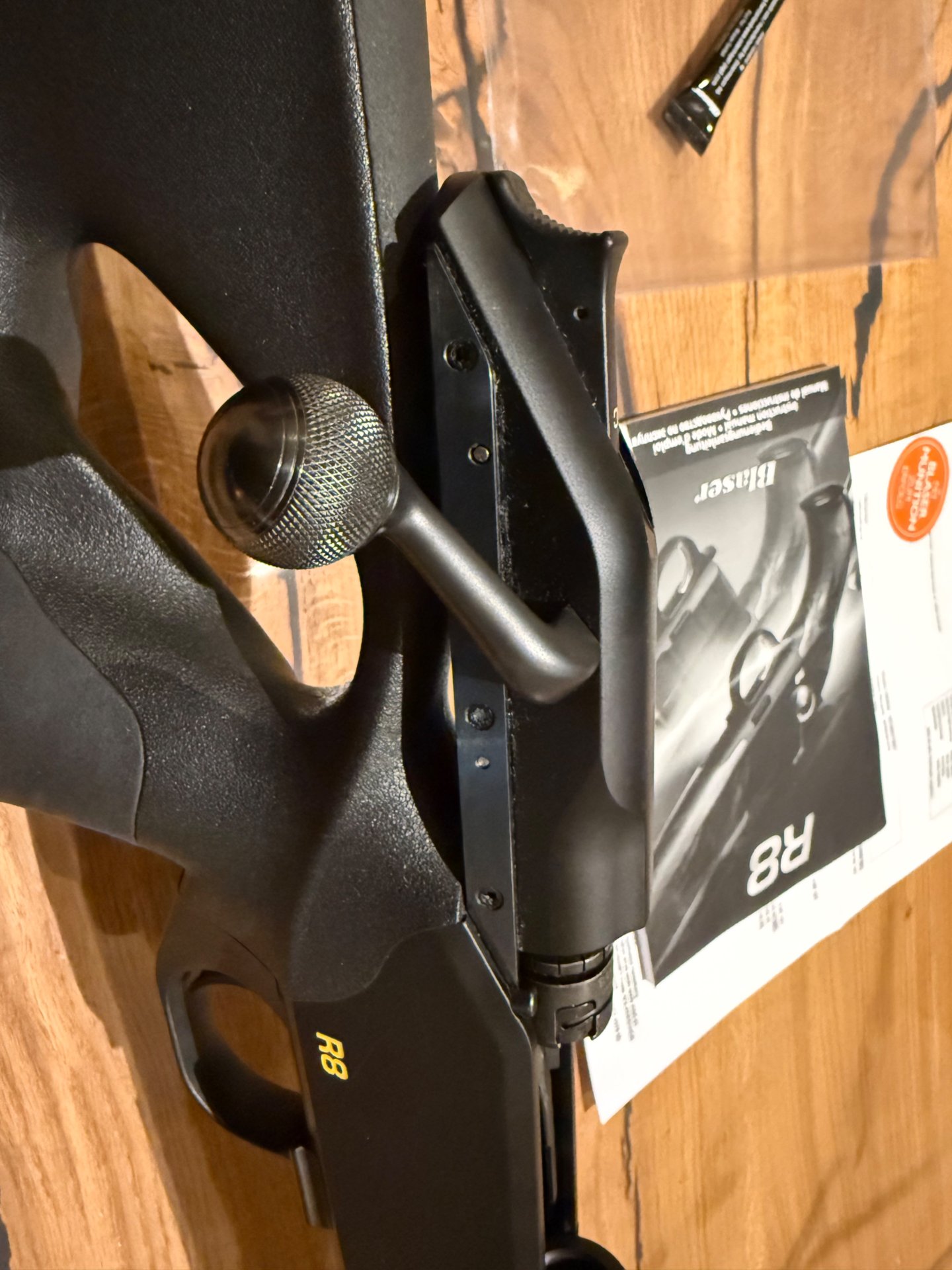Blaser R8 Ultimate Black Edition, Unikat Drahthaar mit Metall Kammergriffkugel, Semi Weight Lauf – Bild 2