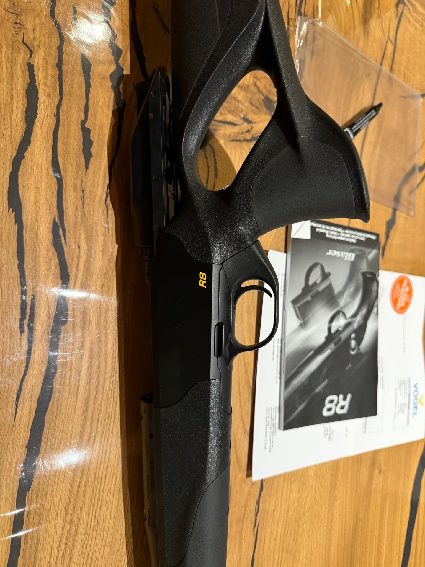 Blaser R8 Ultimate Black Edition, Unikat Drahthaar mit Metall Kammergriffkugel, Semi Weight Lauf – Bild 4