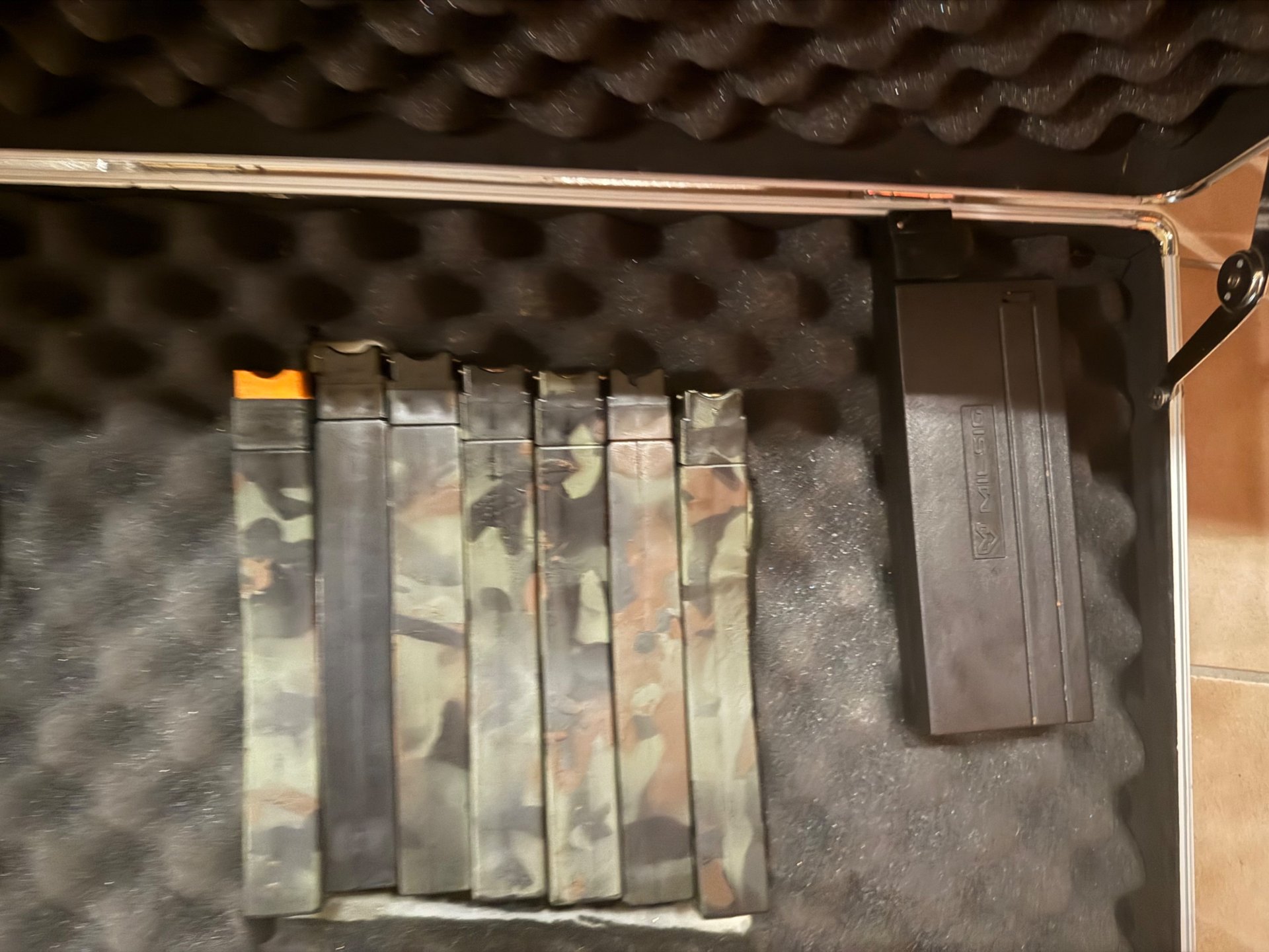 Valken Milsig M17 CQC MagFed Komplettset – Riesen Magazinpaket (8x Mag) + Alukoffer! – Bild 3