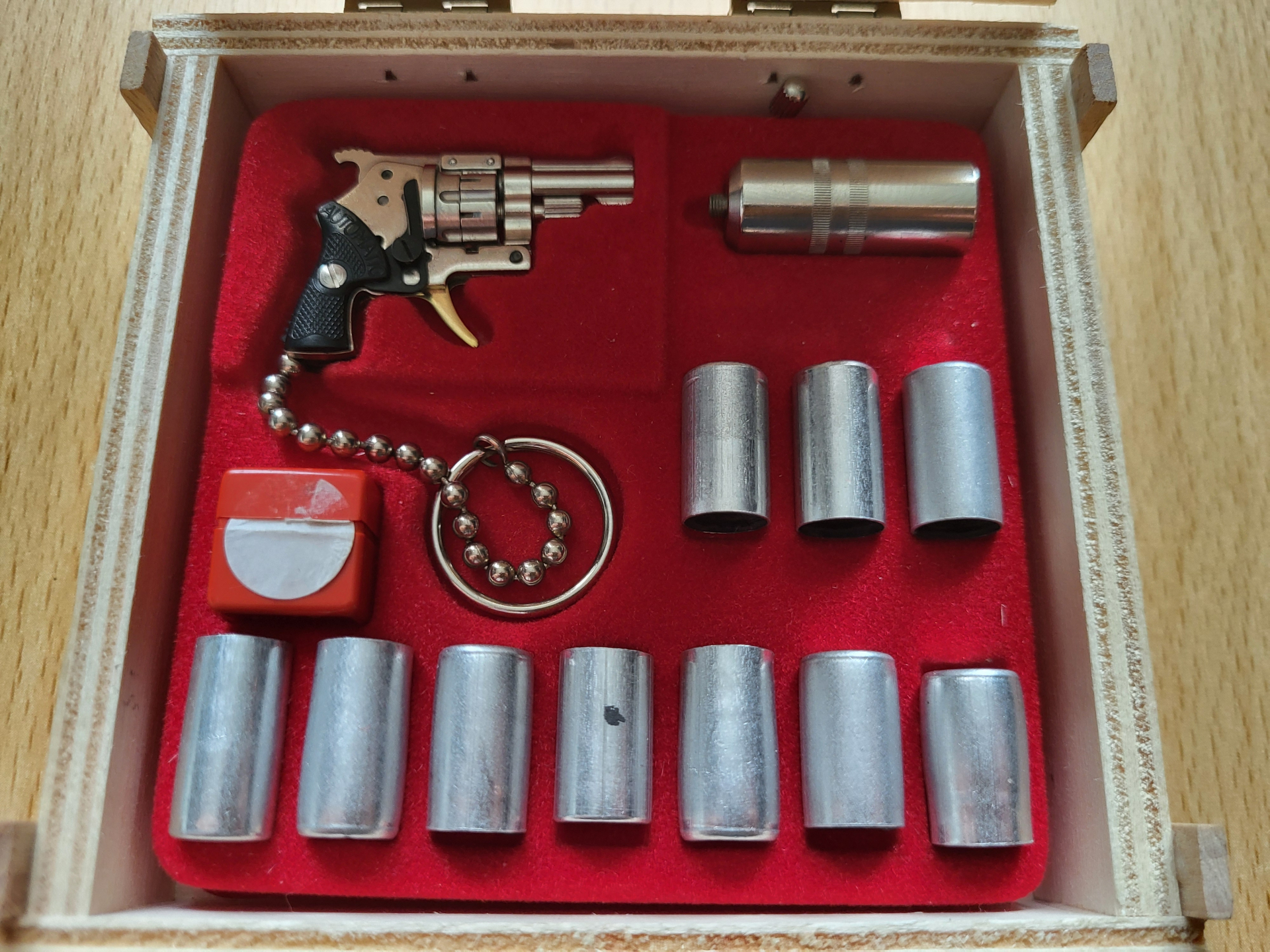 Xyhtos Mini Revolver in Holzkiste – Bild 1