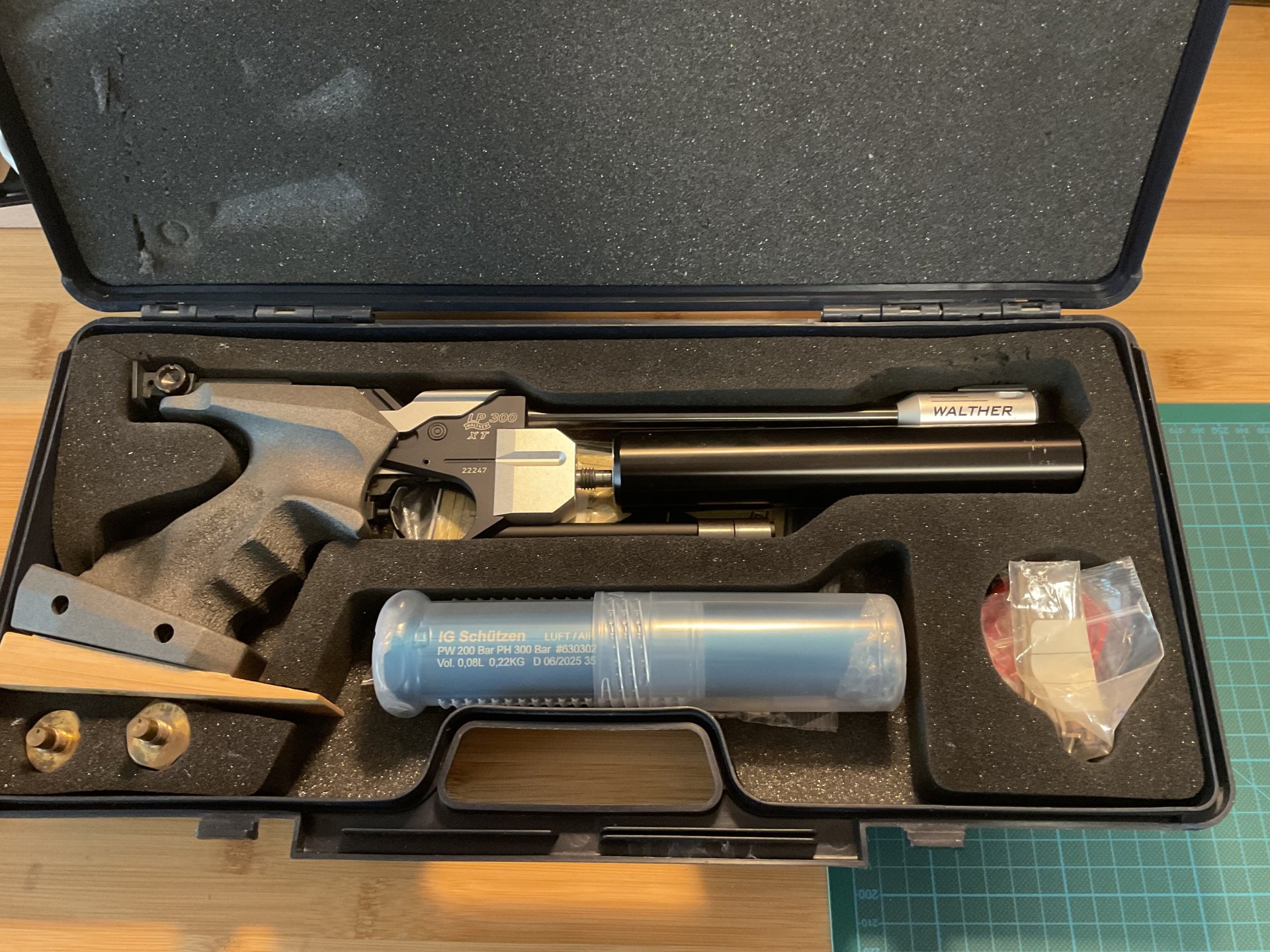 Walther LP 300 XT mit 2 Kartuschen – Bild 1