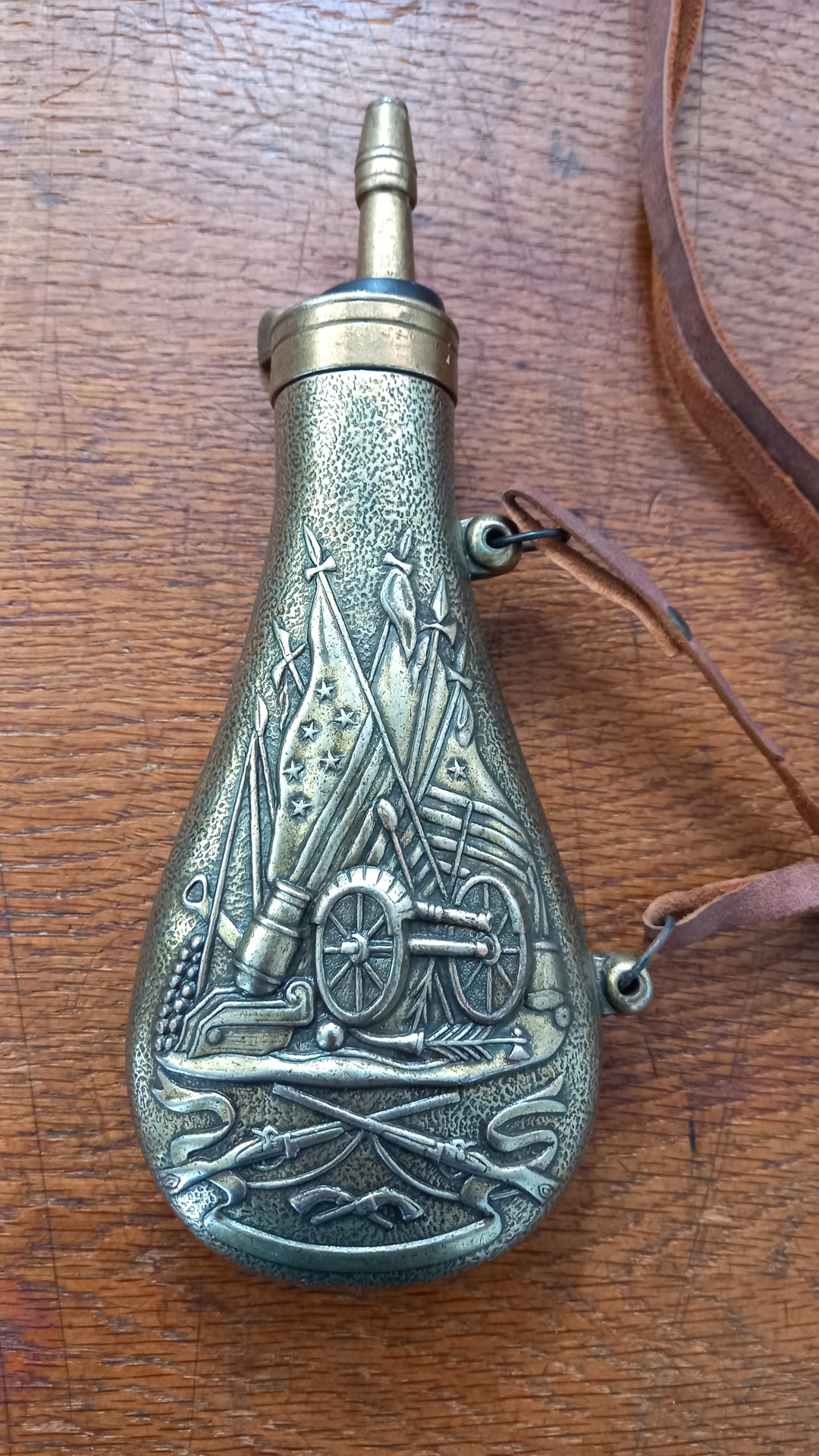 Pulvertflasche reichhaltig verziert – Bild 2