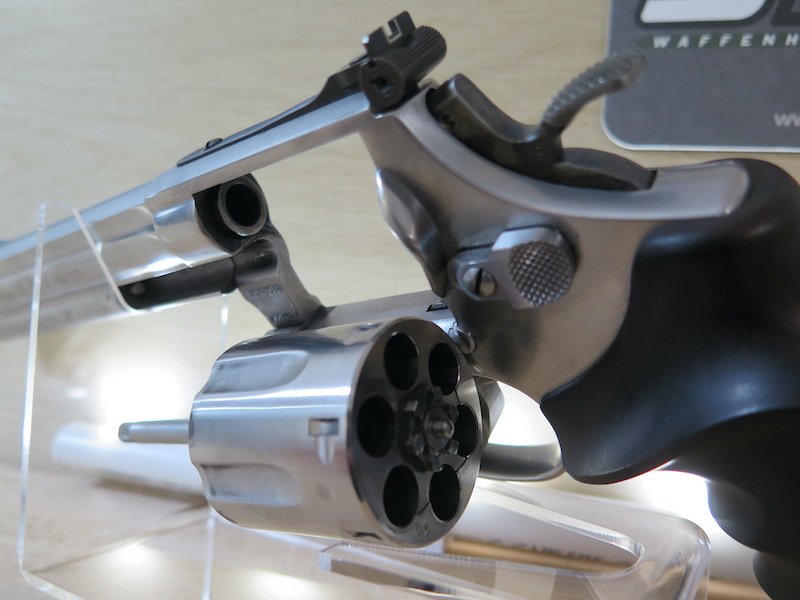 Smith & Wesson Revolver 686-4 Target Champion Deluxe, .357 Mag. mit NIL Griff, im großen S&W Koffer – Bild 4