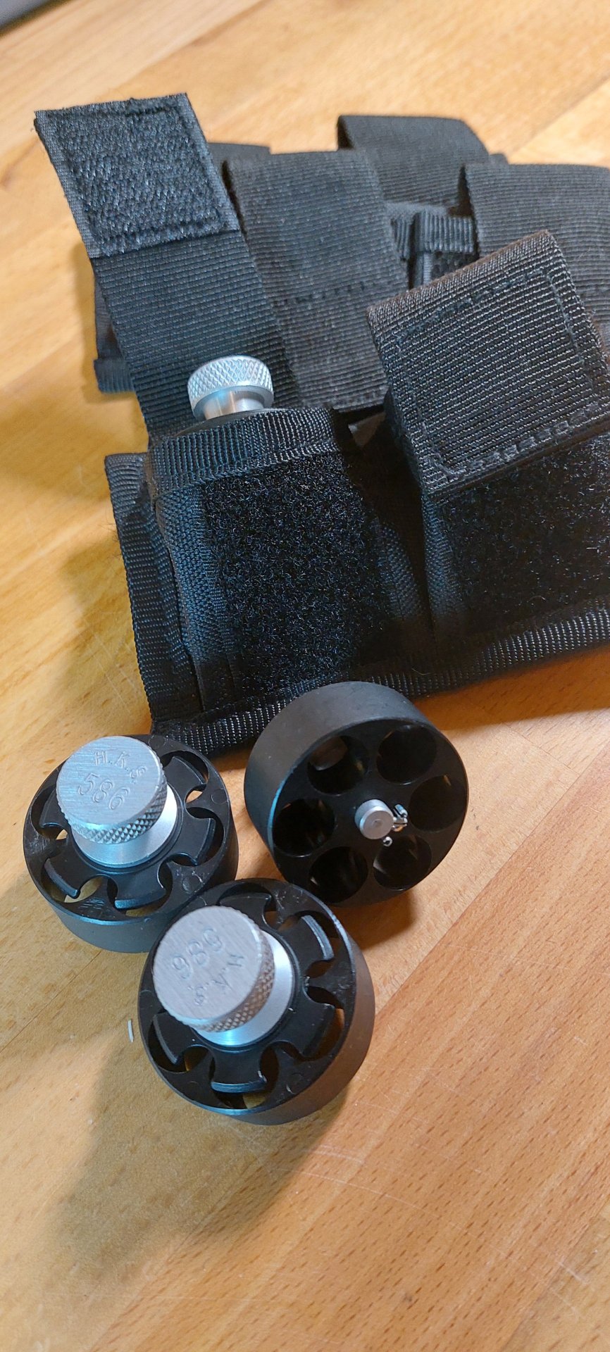5x HKS Speedloader 586-A incl. Speedloadertaschen – Bild 1