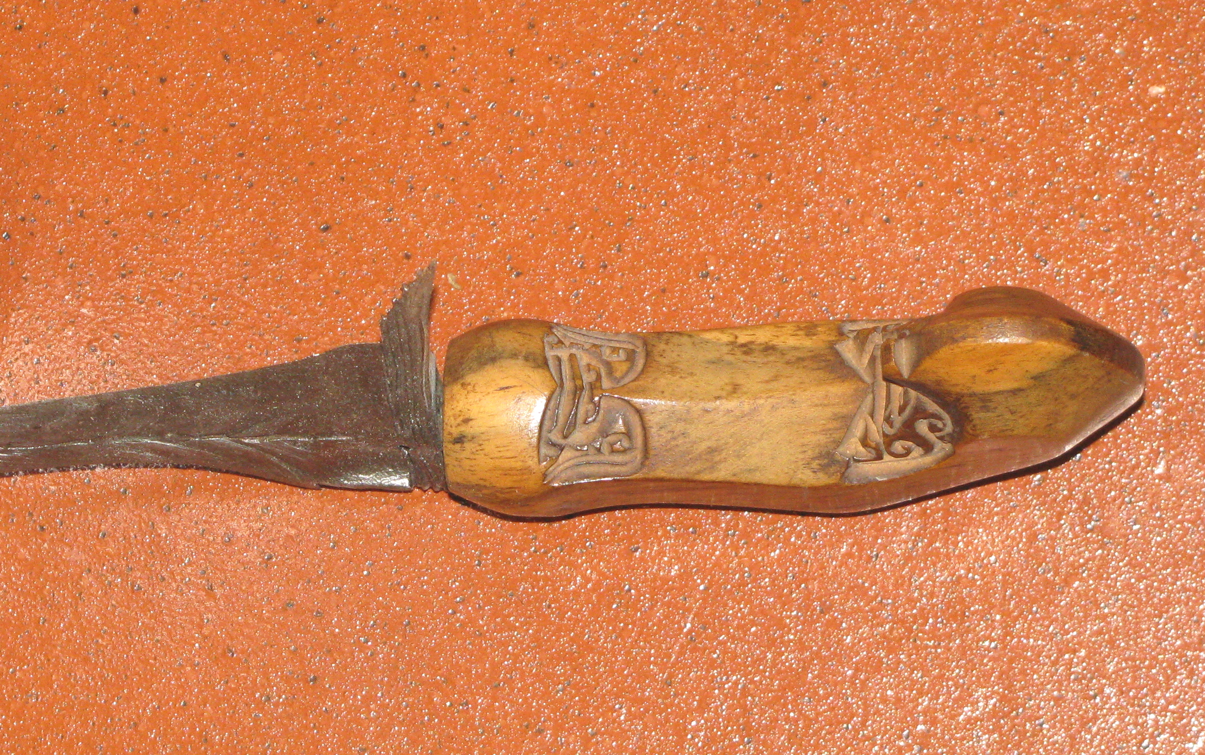 Ein Kris (auch Kriss oder indonesisch / malaiisch Keris ), ursprünglich aus Java – Bild 6