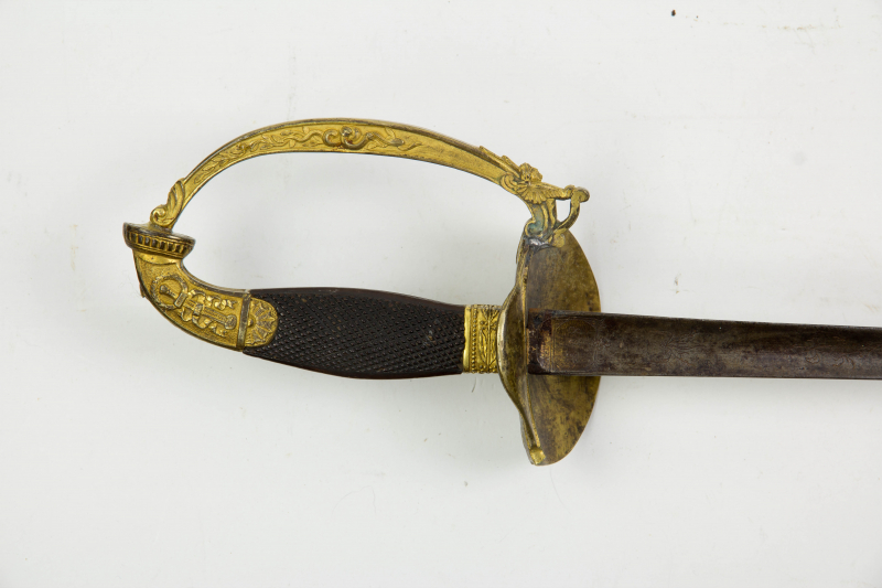 Degenb, Frankreich, Restauration, wohl Stabsoffizier, Bronze vergoldetes Gefäß, verzierter Griffbüge – Bild 2