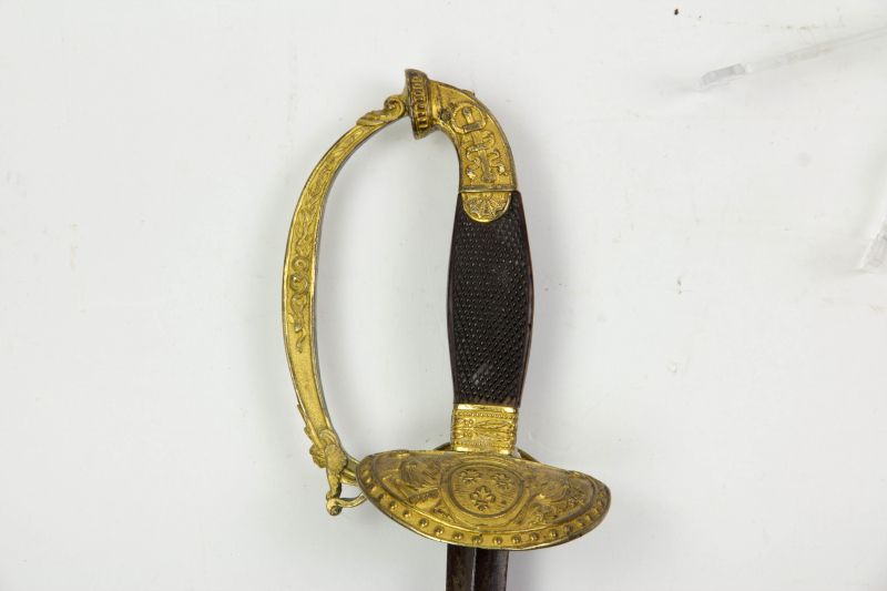 Degenb, Frankreich, Restauration, wohl Stabsoffizier, Bronze vergoldetes Gefäß, verzierter Griffbüge – Bild 4