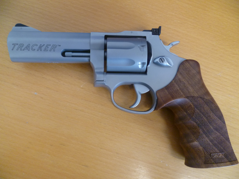 Revolver Taurus Tracker .357 Magnum Nill-Griff – Bild 2