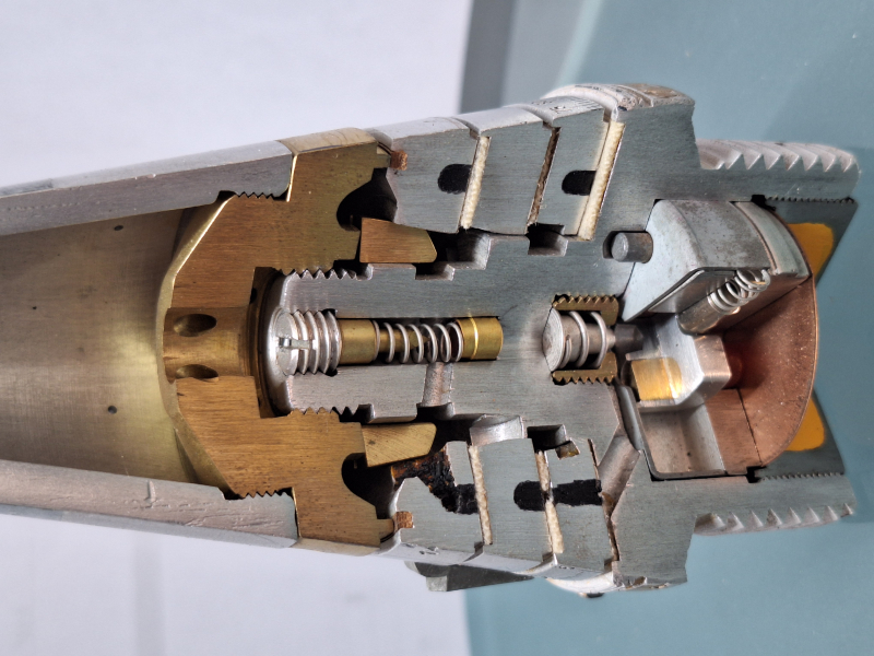 Schnittmodell Zeitzünder TM-5 für 85mm Flak NVA – Bild 2