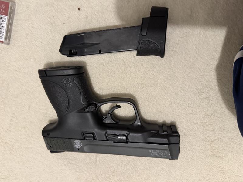 Smith & Wesson M&P Schreckschusspistole im Kaliber 9 mm P.A.K.. – stampa 3