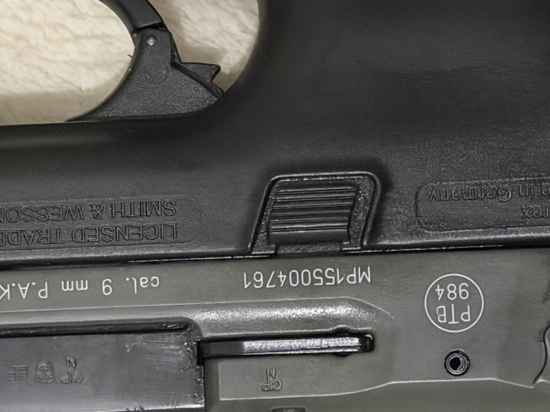 Smith & Wesson M&P Schreckschusspistole im Kaliber 9 mm P.A.K.. – stampa 2