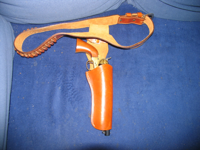 Neuwertiger Western-Revolvergurt mit Holster – Bild 2