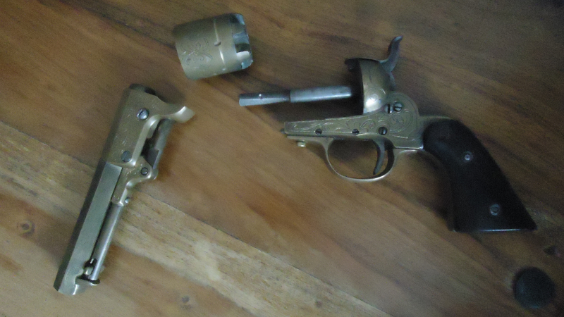 Alter schwerer Dekomodell - Revolver (aus Messing mit Holzgriffschalen) nach Vorbild eines Navy 1851 – Bild 3