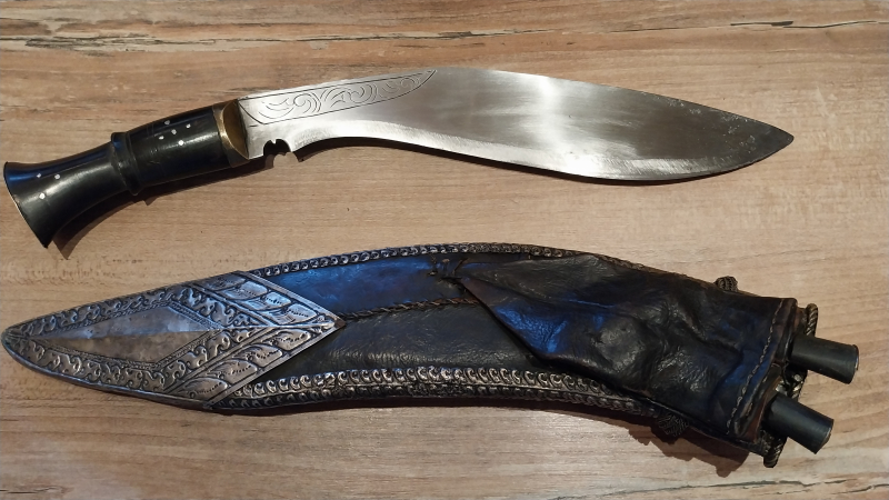 Antikes / Traditionelles Nepal Kothimora Kukri – Prunk-Dolch mit Silber-Verzierungen & Beimessern – Bild 3