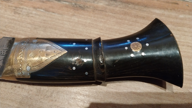 Antikes/Traditionelles nepalesisches Kukri-Messer – Kunstvoll verzierte Hornscheide & Klinge – obrázek 3