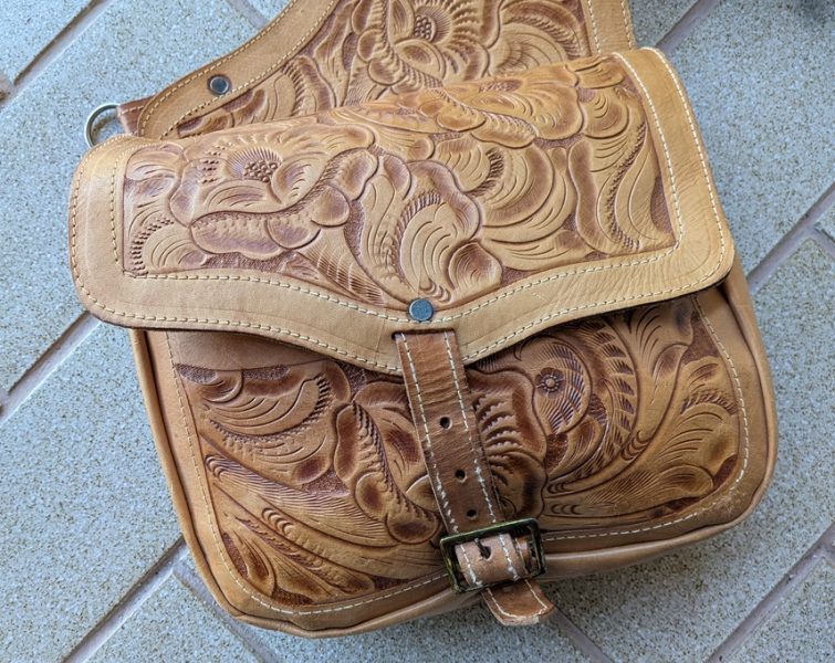 SATTELTASCHEN MIT SCHÖNEN PUNZIERUNGEN – obrázek 2