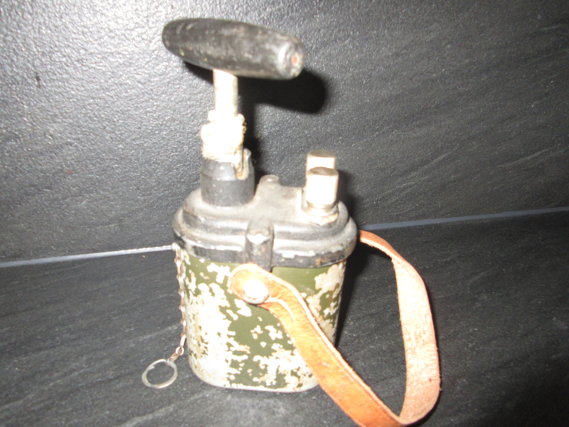 Original US Army WWII Demolition 10 Cap Blasting Machine – Bild 2
