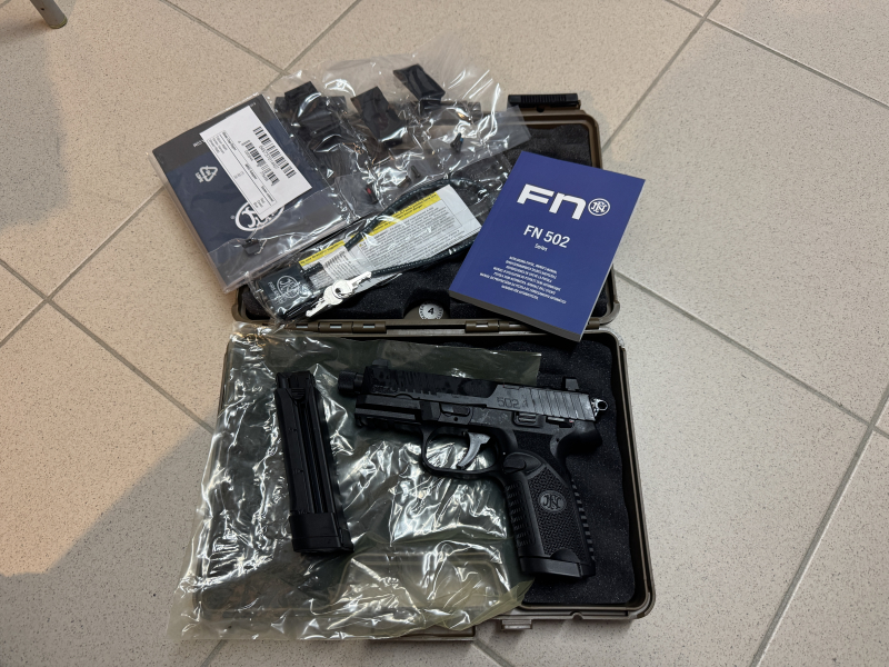 FN 502 T .22lr BLK 1X15 Magazin +1X10 Magazin – Bild 2