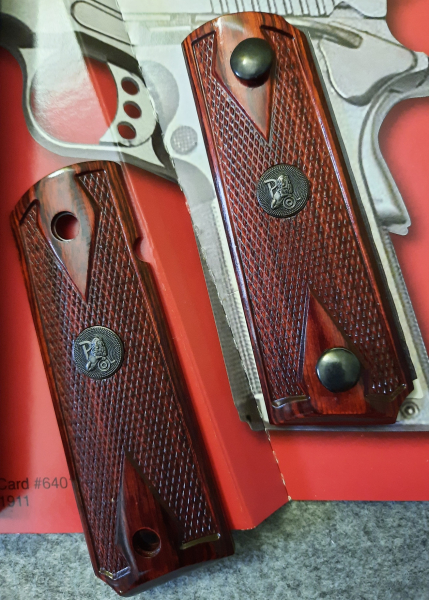 Pachmayr Griffschalen für Pistole 1911'er – stampa 3
