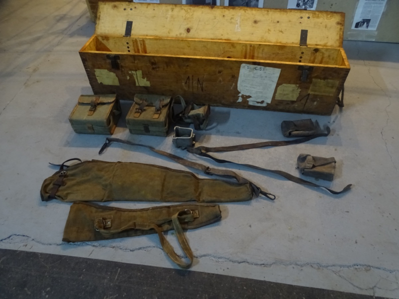 Waffenkiste, Zubehörsset für das MG 30(t) 2. Weltkrieg, W -SS, Magazintaschen, Y-Riemen Magazinader – immagine 1
