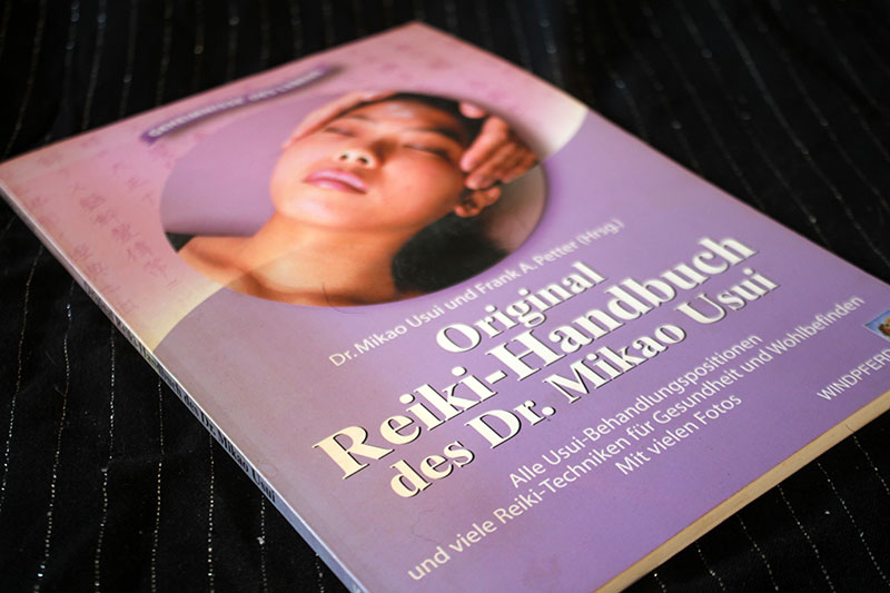Original Reiki-Handbuch der Dr. Mikao Usui - Alle Usui-Behandlungspositionen und viele... – Bild 1