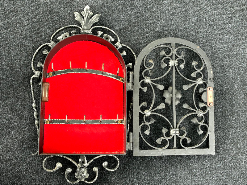 Schmiedearbeit- Schlüssel- kasten-handgefertigt- – Bild 3