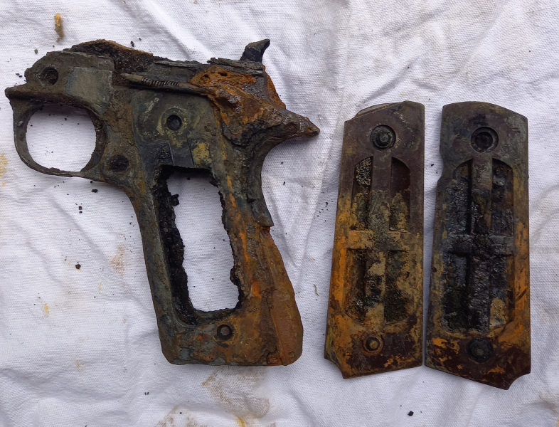 Pistole, Griffschalen, Wasserfund, Bodenfund, 45 ACP, – Bild 2