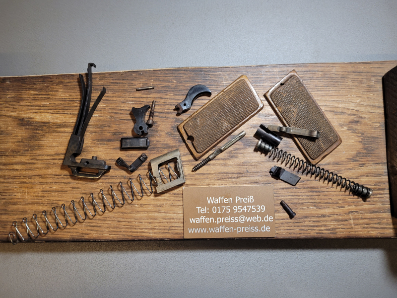 Steyr 1916 Freie Teile Griffschalen Hahn Abzug diverse Kleinteile – Bild 2