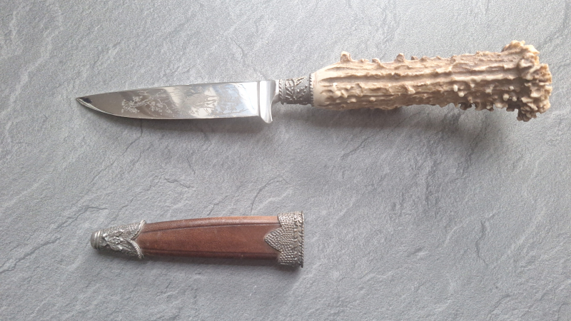 Jagdmesser mit Hirschmotiv – Bild 1