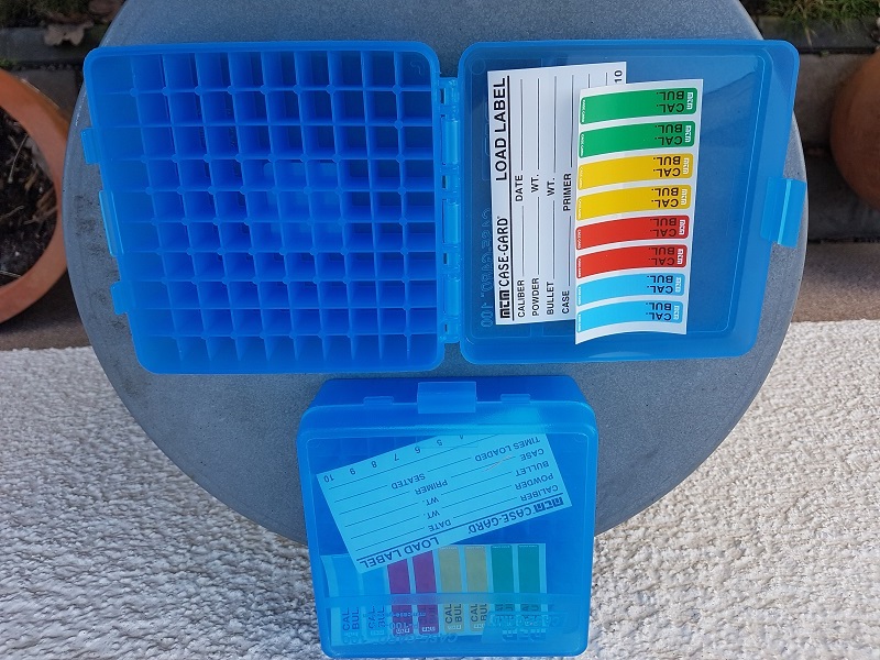 " Mit Scharnier"MTM CASE-GARD P-100er Patronenbox für .357 Mag/.38 Spec/.38 S&W/ u.v.m klar/blau – снимка 1