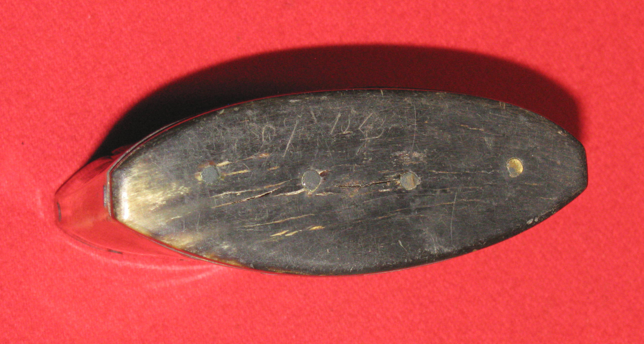 Museale Pulverflasche / Pulverfüller aus Horn – Bild 4