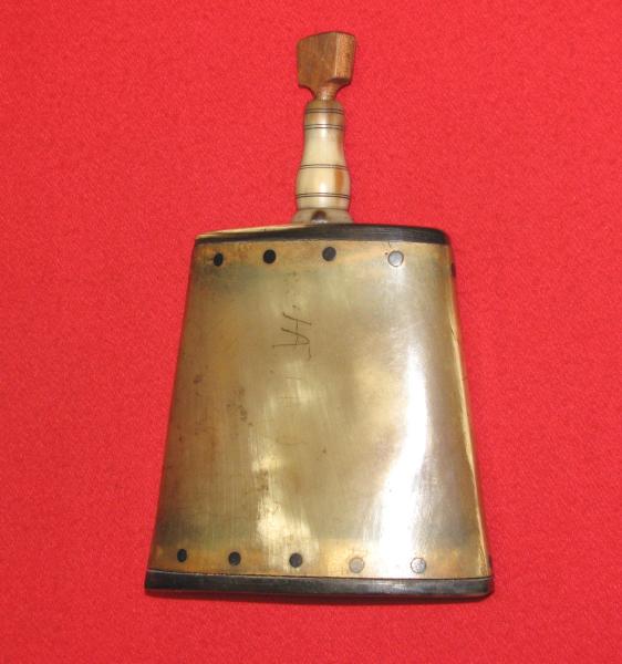 Museale Pulverflasche / Pulverfüller aus Horn – Bild 2
