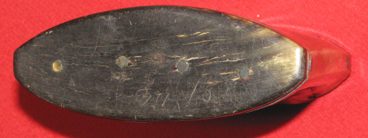 Museale Pulverflasche / Pulverfüller aus Horn – Bild 5