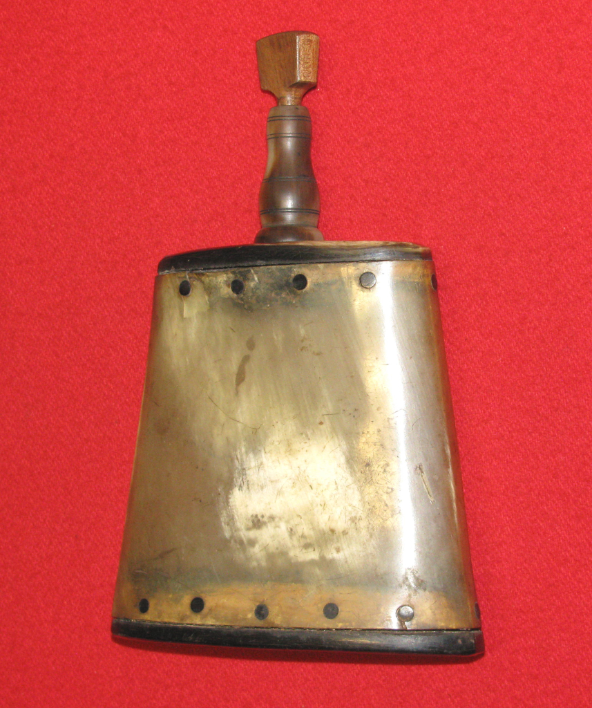 Museale Pulverflasche / Pulverfüller aus Horn – Bild 1