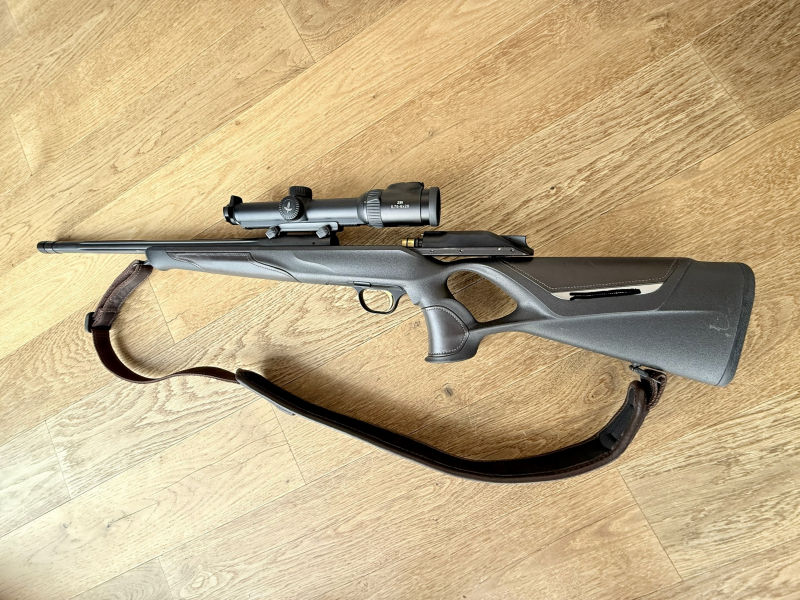 Blaser R8 Black Edition, Kaliber 9,3x62, Swarovski Z8i 0,75-6x20, Svemko SD, 160 Schuss Munition – Bild 2