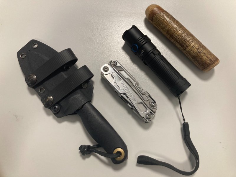 EDC Messer Konvolut - Kizer Drop Bear, Leatherman, Taktische Taschenlampe – Bild 1