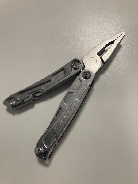EDC Messer Konvolut - Kizer Drop Bear, Leatherman, Taktische Taschenlampe – Bild 5