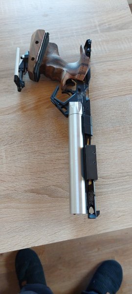 Feinwerkbau P 8X mit Auflage Griff L und Zusatzgewichten, Koffer, extra 5,1 Korn – Bild 2