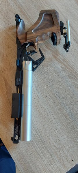 Feinwerkbau P 8X mit Auflage Griff L und Zusatzgewichten, Koffer, extra 5,1 Korn – Bild 3