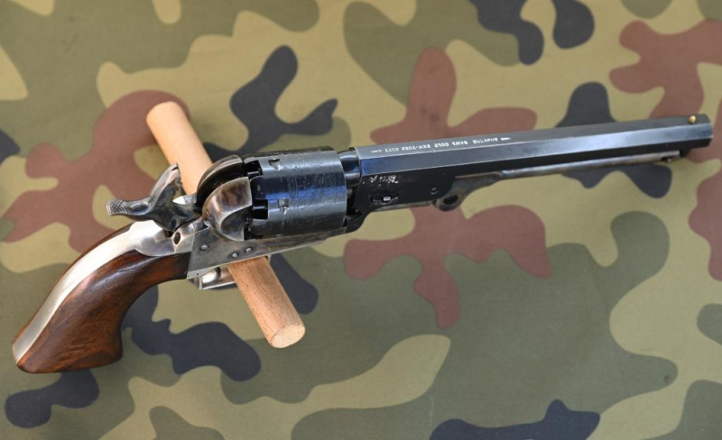 Perkussionsrevolver Vorderlader Western-Revolver Colt M 1851 Navy Kaliber .36 Black Powder Bj. 1975 – Bild 2