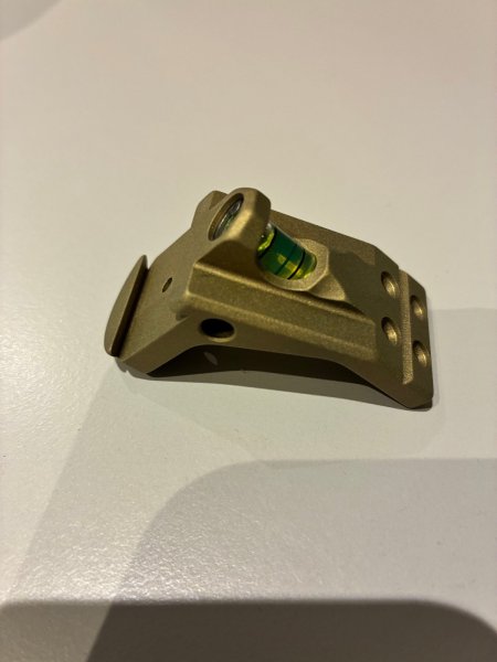 ERA-TAC Halter für SCHUSSWINKELKOMPENSATOR mit LIBELLE in RAL8000 T0940-0000 – Bild 1